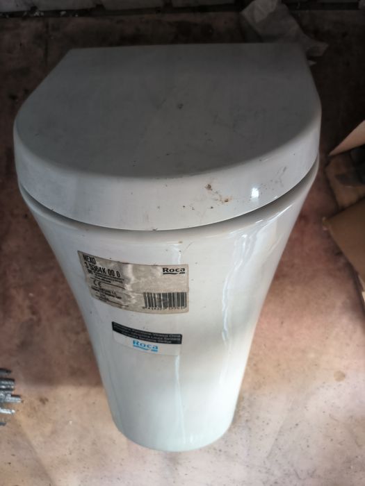 Pisuar Roca Nexo z pokrywą wolnoopad Nowy