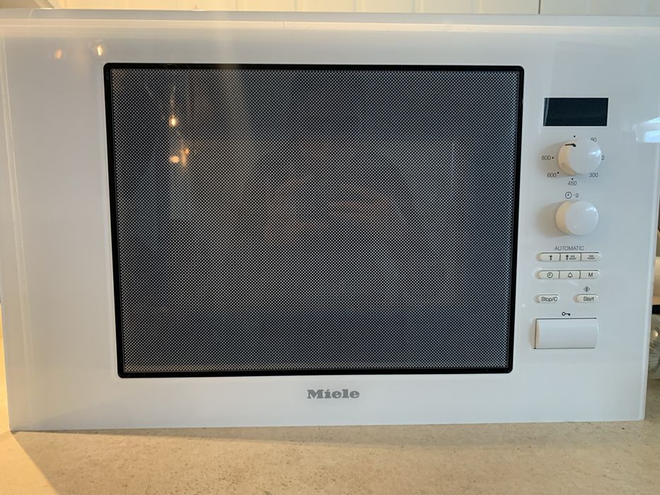 Мікрохвильова піч Miele M 8160-2 – якість німецької збірки
