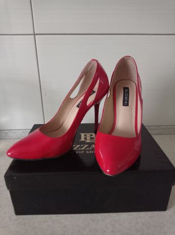 Туфли  красные женские