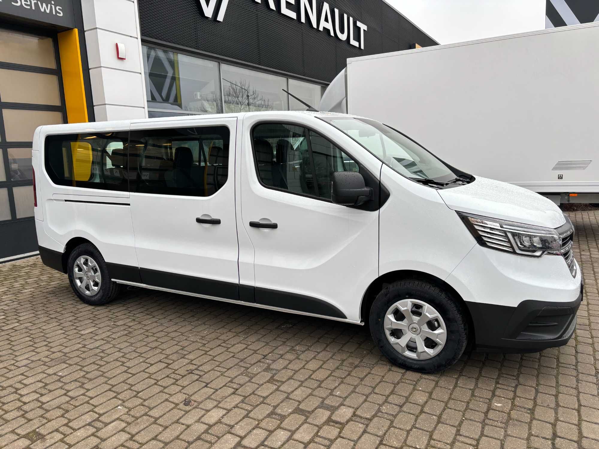 BFM CAR RENTAL Wynajem samochód 9 miejscowy-BUS/ VAN Renault Trafic