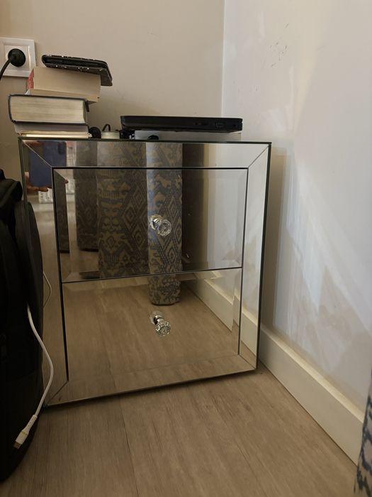 Dwie szafki nocne, szkło