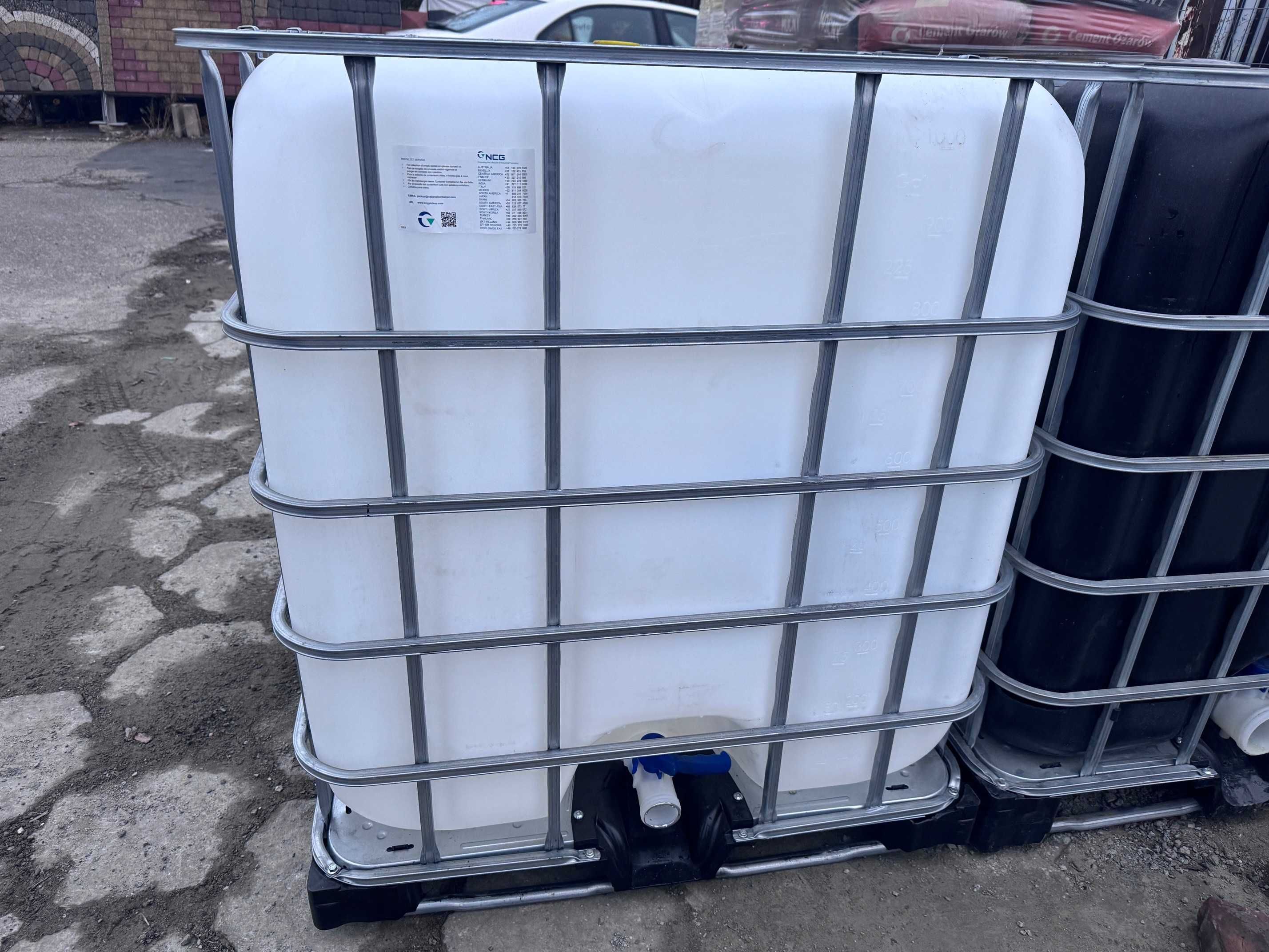 Zbiornik na deszczówkę , Mauzer , na wodę 1000L biały czarny aluminiow
