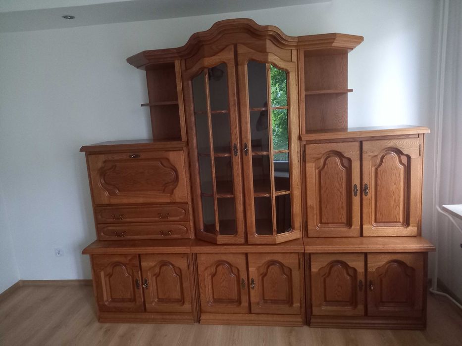 Witryna dębowa do salonu