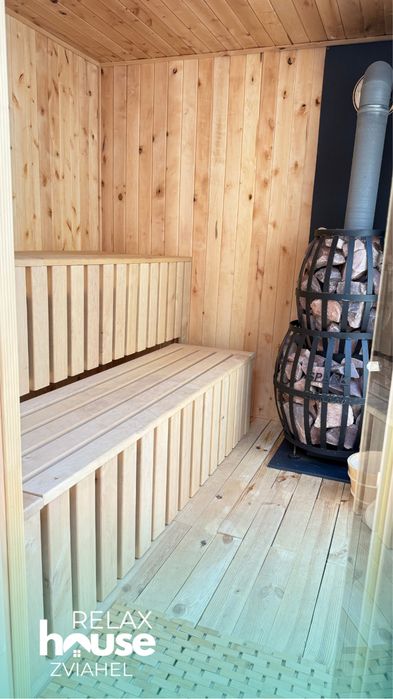 Будинок з басейном сауною/баня та чаном/джакузі