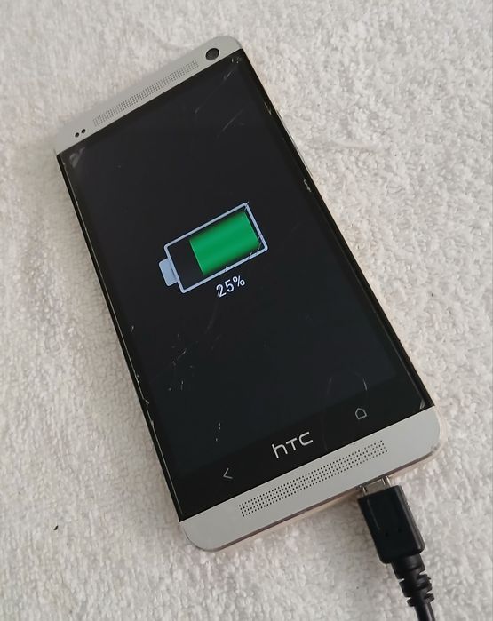 HTC Telémovel para peças ou arranjo modelo nas fotos