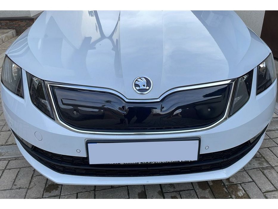 Skoda Octavia III A7 2013-2019 рр. Зимова решітка чорна глянцева