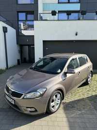 Kia ceed 2009 r 2.0 crdi 140 km 136500 km przebiegu !!!