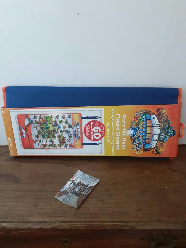 Skylanders giant. Suporte de porta para 60 figuras selado