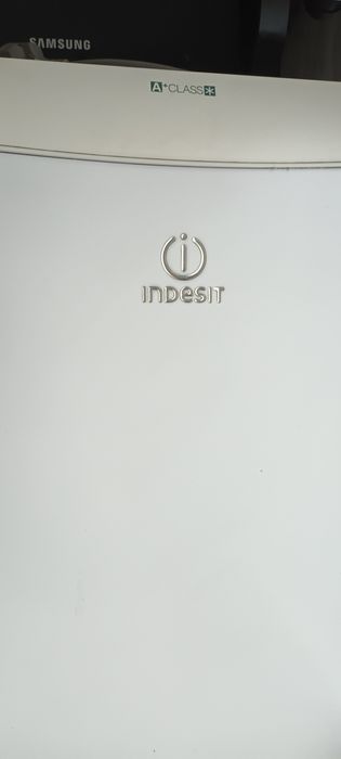 Продам холодильник INDESIT привезений з заграниці, робочий.вис. 175*60