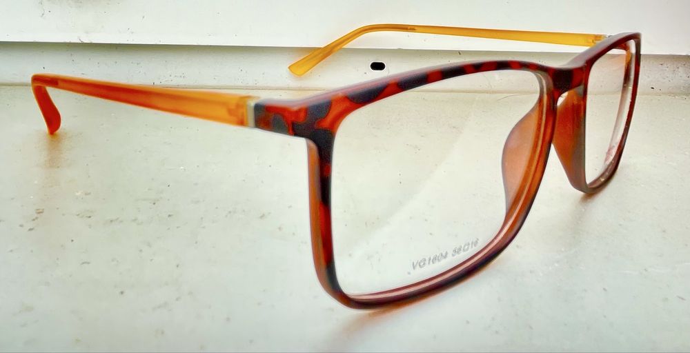Eleganckie oprawki  VERTIGO Eyewear – wybierz swój idealny model!