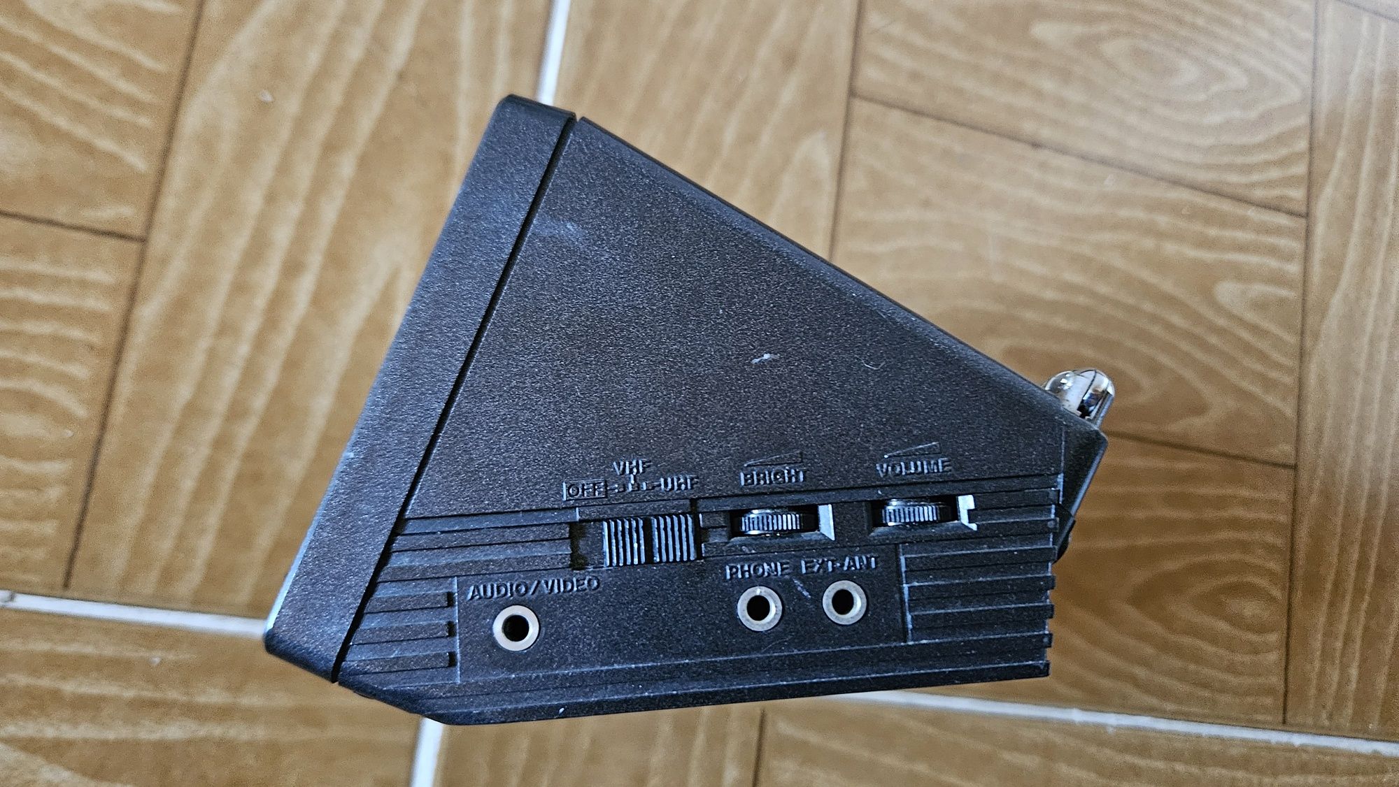 Mini TV Casio TV-6100 com Carregador + Cabo Jack AV