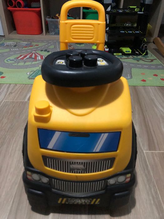 Carrinho andarilho amarelo