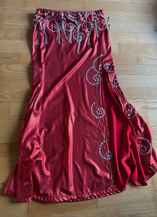 Czerwony kostium do tańca orientalnego brzucha