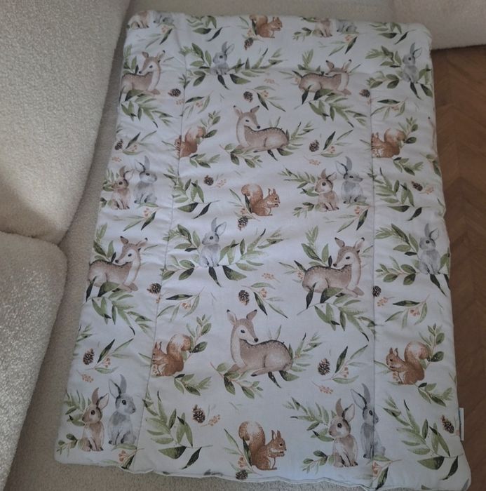 Miękki przewijak mata motyw leśny