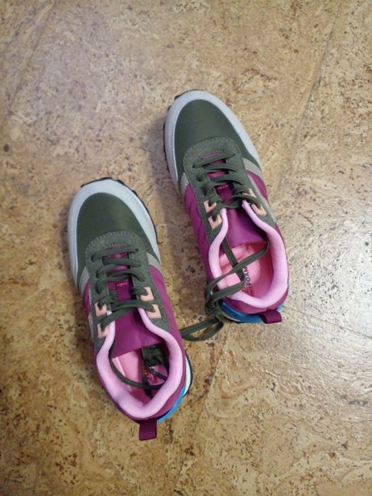 Весняні кросівки