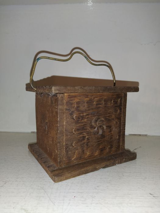 Świecznik podgrzewacz drewniany bibelot budka miedź retro vintage