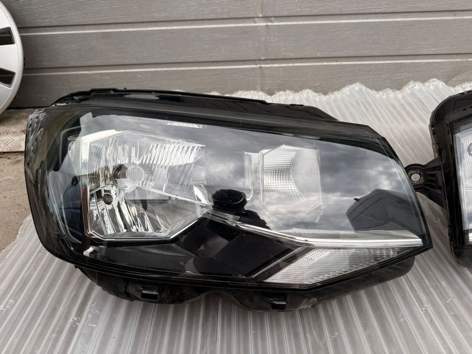 Фара права на VW Transporter T6 2015-2020