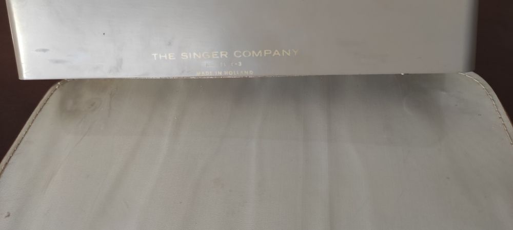 Máquina de escrever antiga SINGER