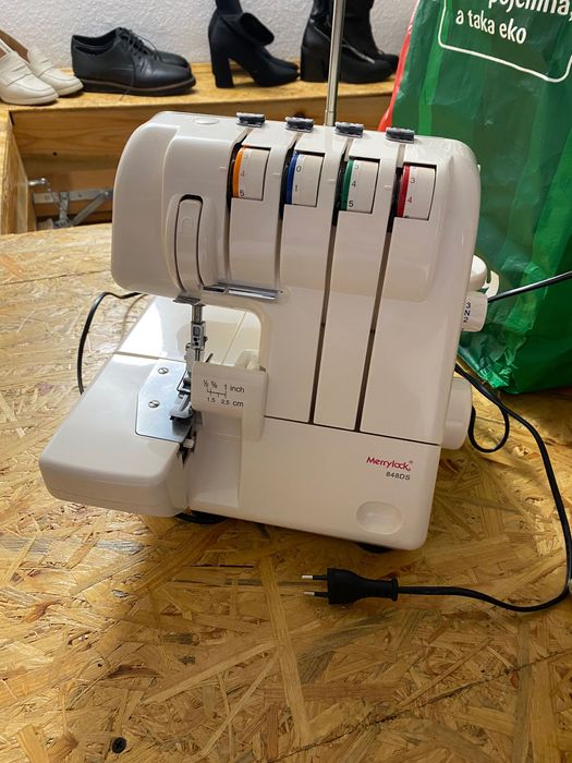 Maszyna Owerlok 4 nitkowa MerryLock