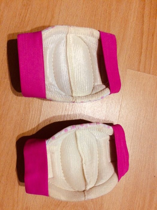 Cotoveleiras, joalheiras e luvas