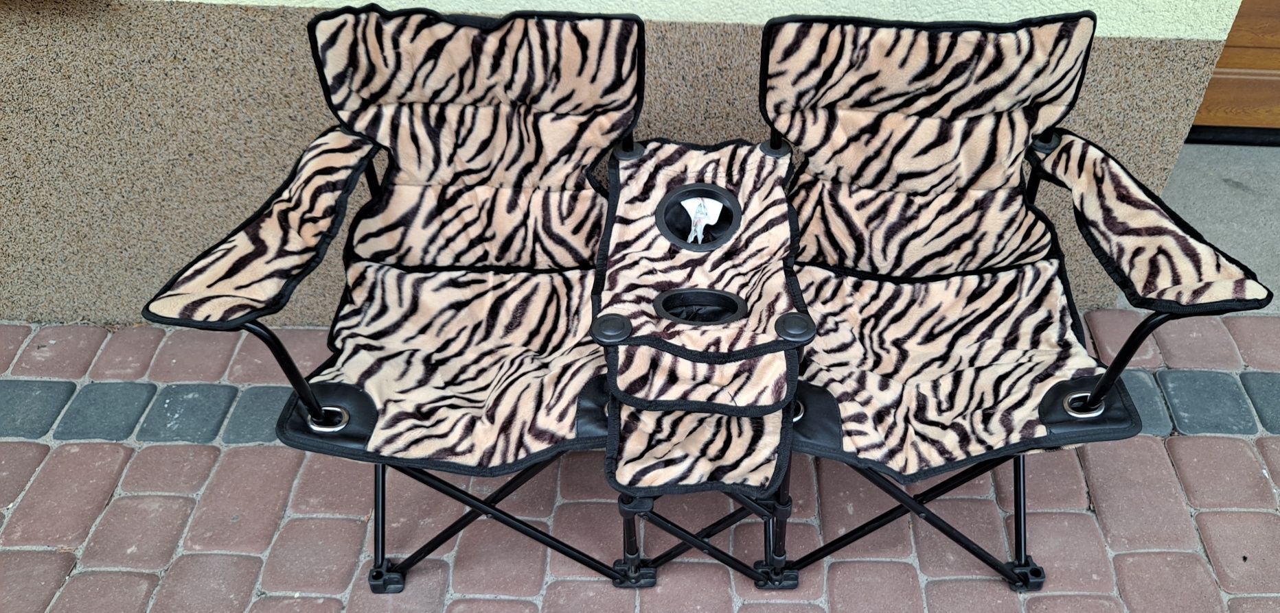 Podwójne krzesełka składane turystyczne kempingowe lub na plażę.