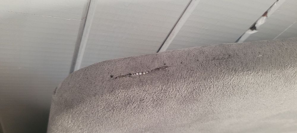 Kanapa z funkcją spania i pojemnikiem na pościel