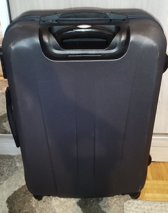 Sprzedam w dobrym stanie średnią walizkę firmy Puccini wym.67#45#23