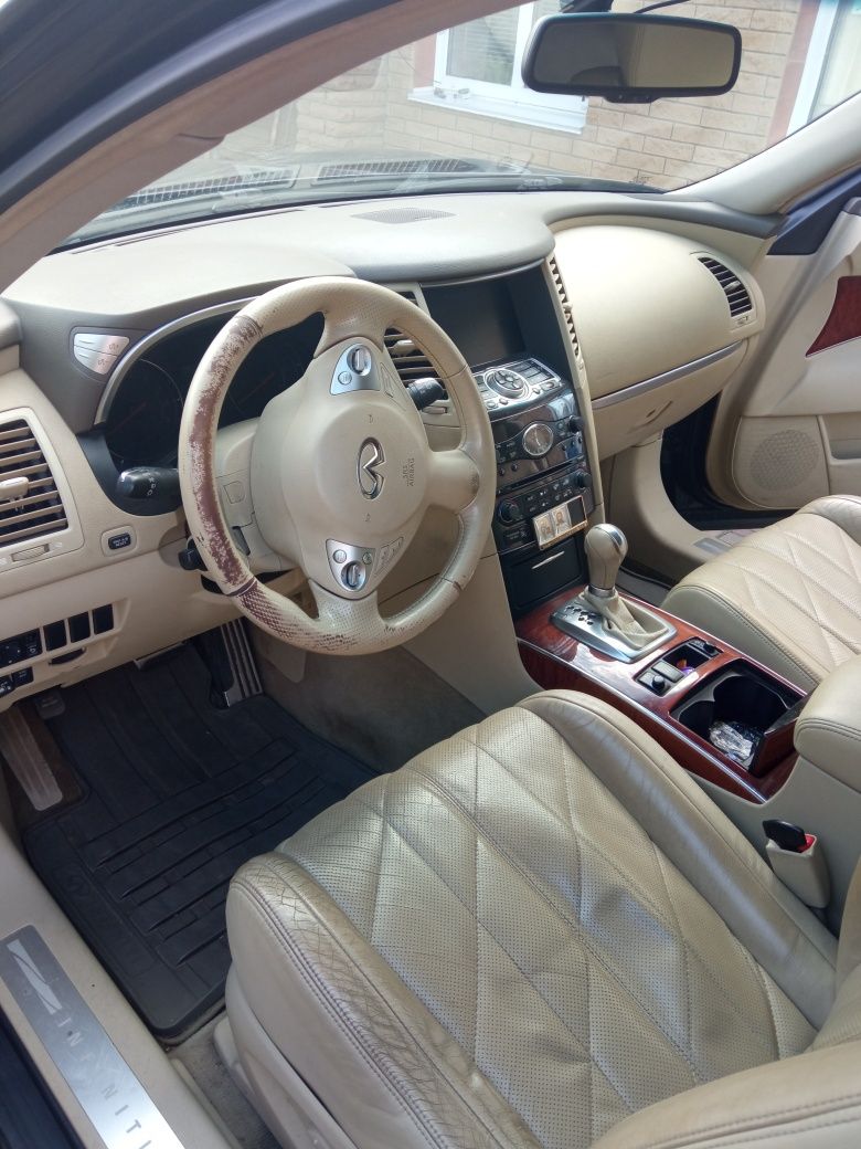 Infinity FX35 друге покоління семиступка автомат