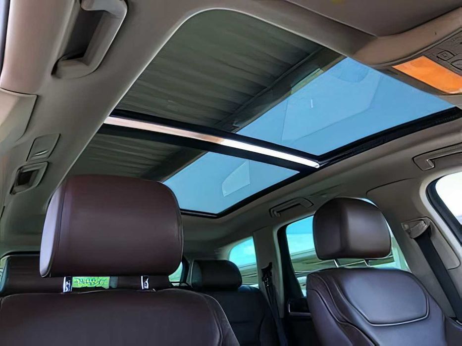 Volkswagen Touareg      2014