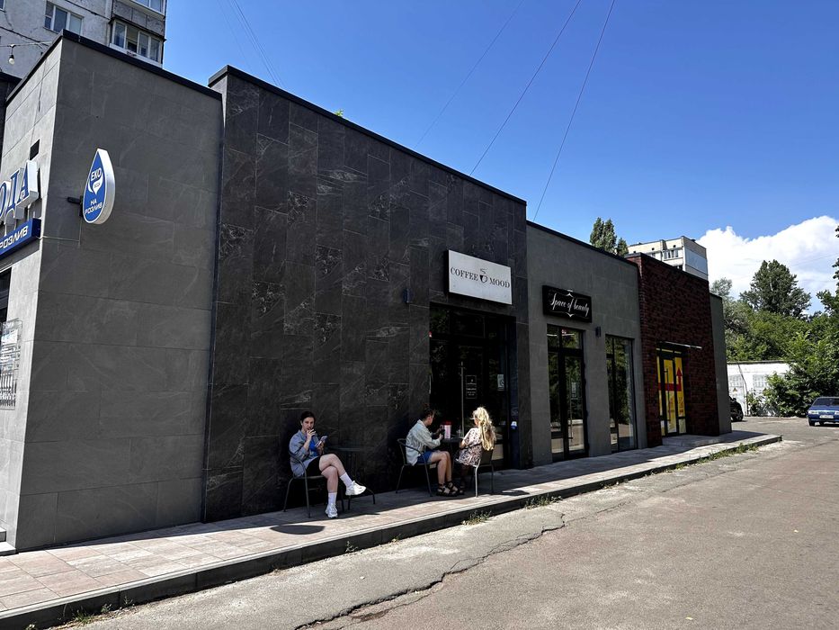 Продається нежитлове приміщення з орендарем ( кав'ярня ) Булгакова 15а