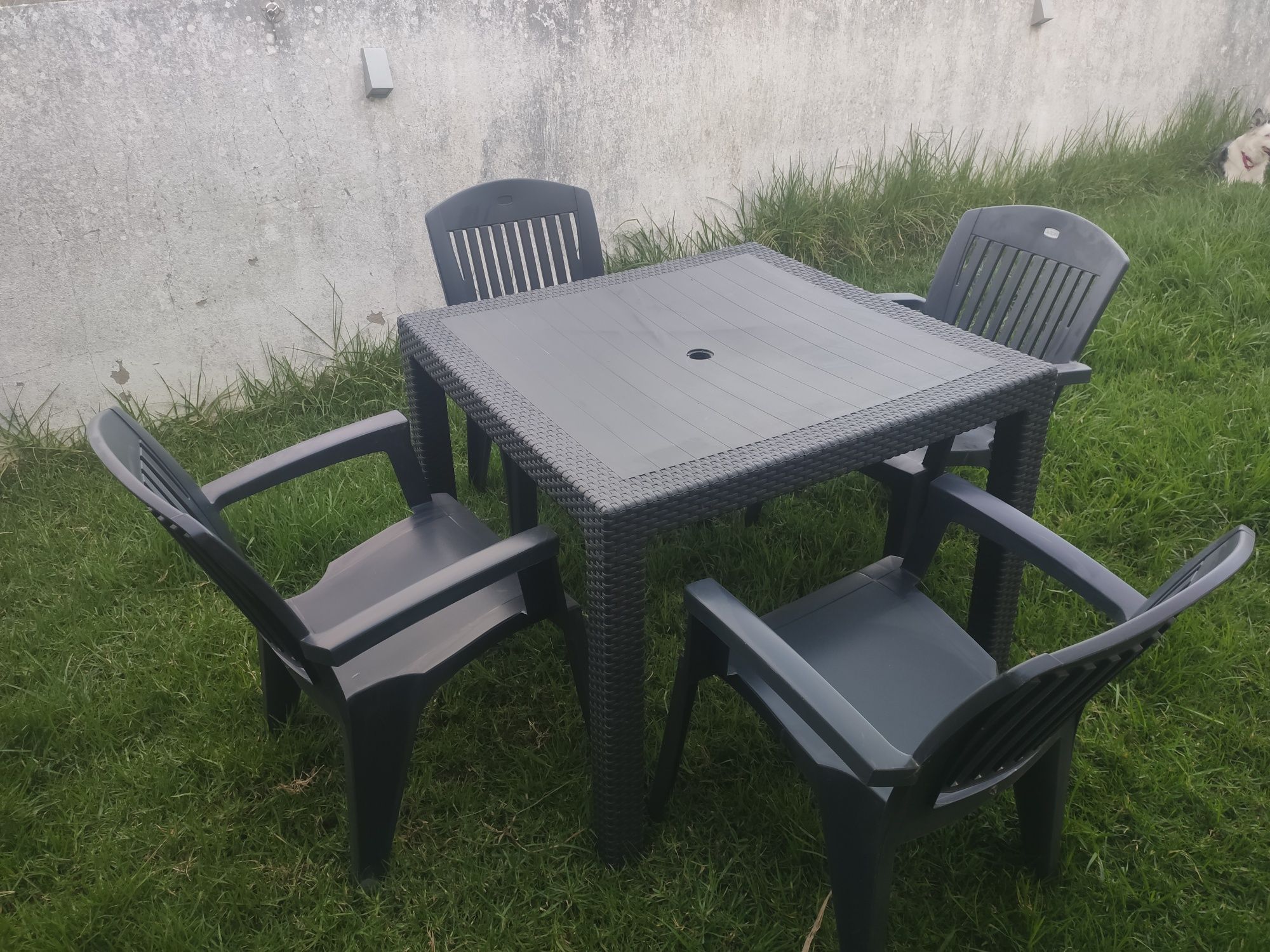 Mesa de jardim Leroy Merlin + 4 cadeiras Jardin