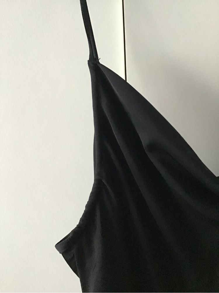 Vestido cetim preto Zara