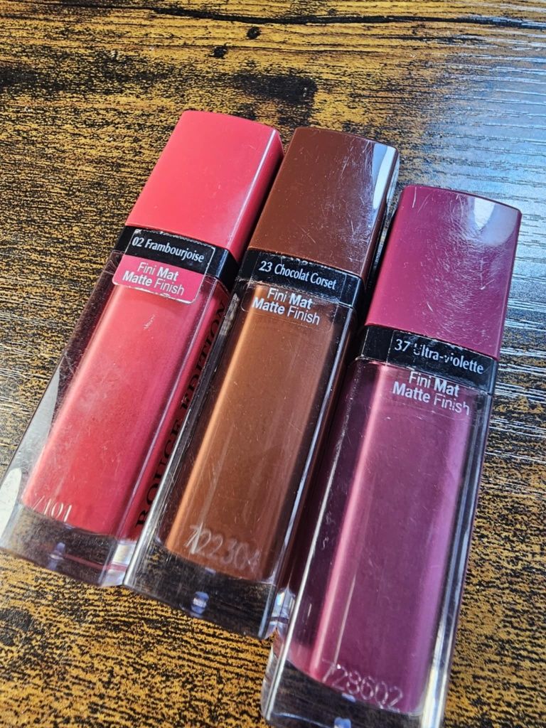 Bourjois Velvet Rouge. Zestaw 3 matowych pomadek.