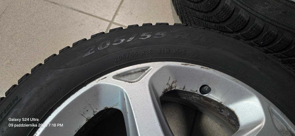 Koła i opony  zimowe Ford R16 205/55 Pirelli