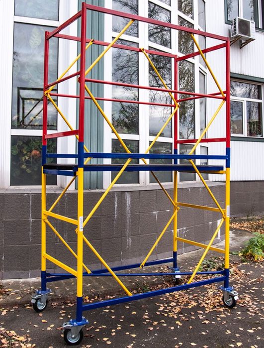 Вишка Тура 0,8х1,7 м як на фото!
Риштовка Будидівельні ліса!