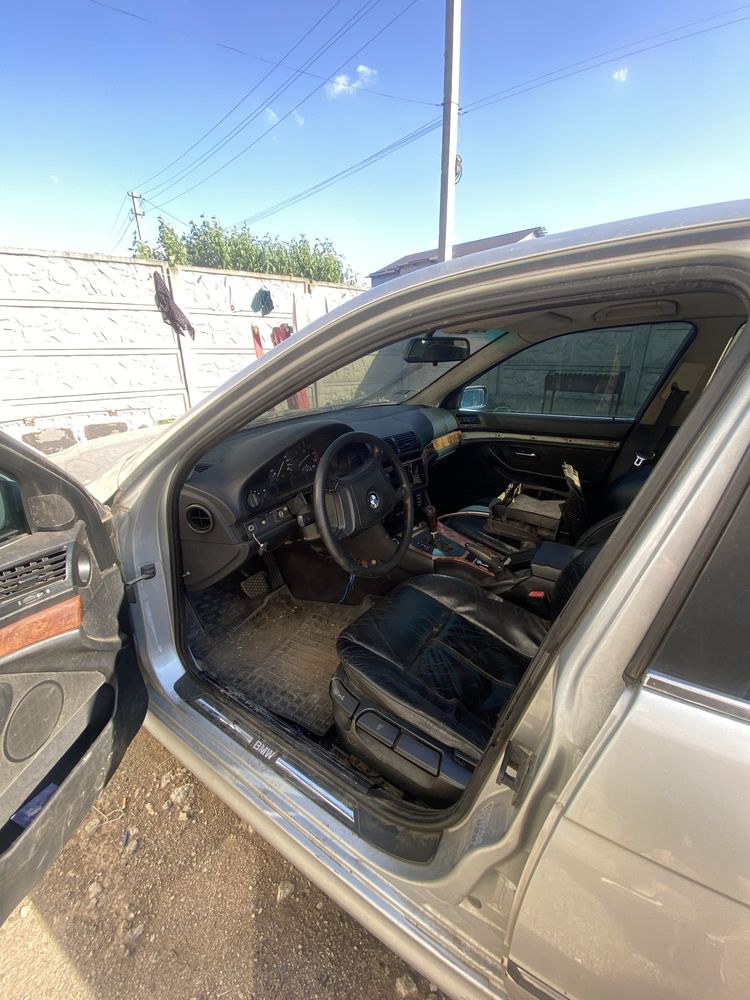 BMW e39 на запчасти или под восстановление
