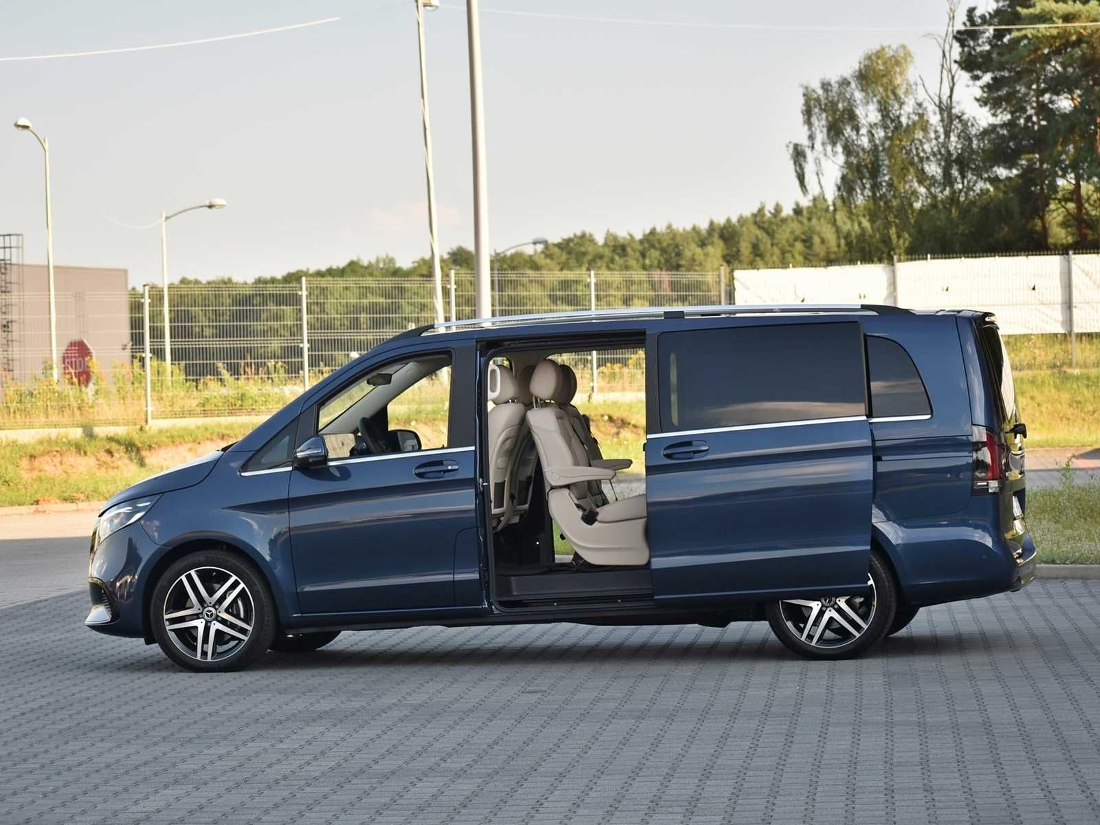 Wynajem busa MERCEDES V Klasa 7 os. 4x4  Automat 240KM Extra Long VIP