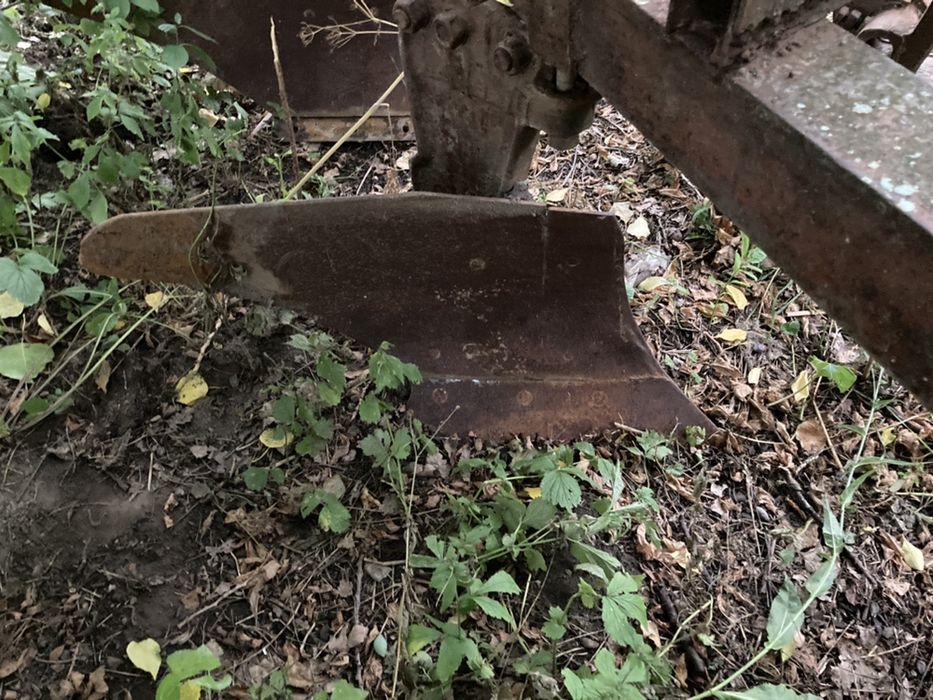 Плуг 4 корпусний