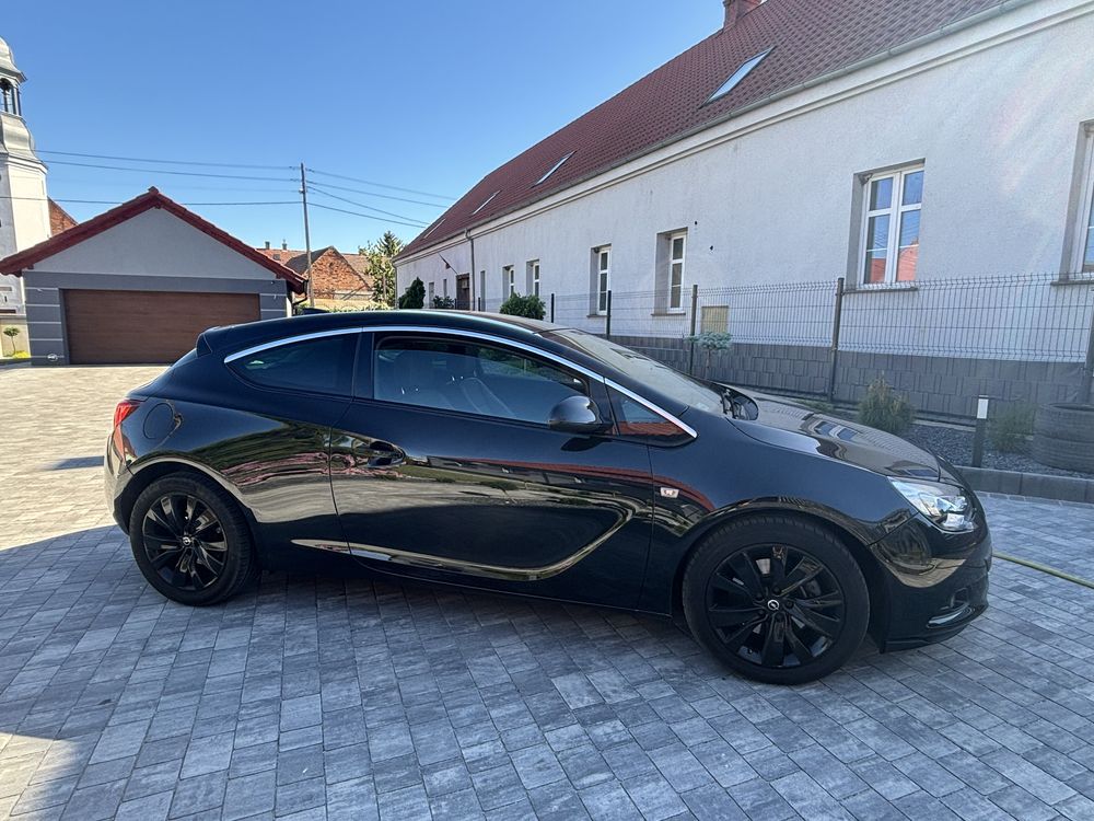 Opel Astra J GTC