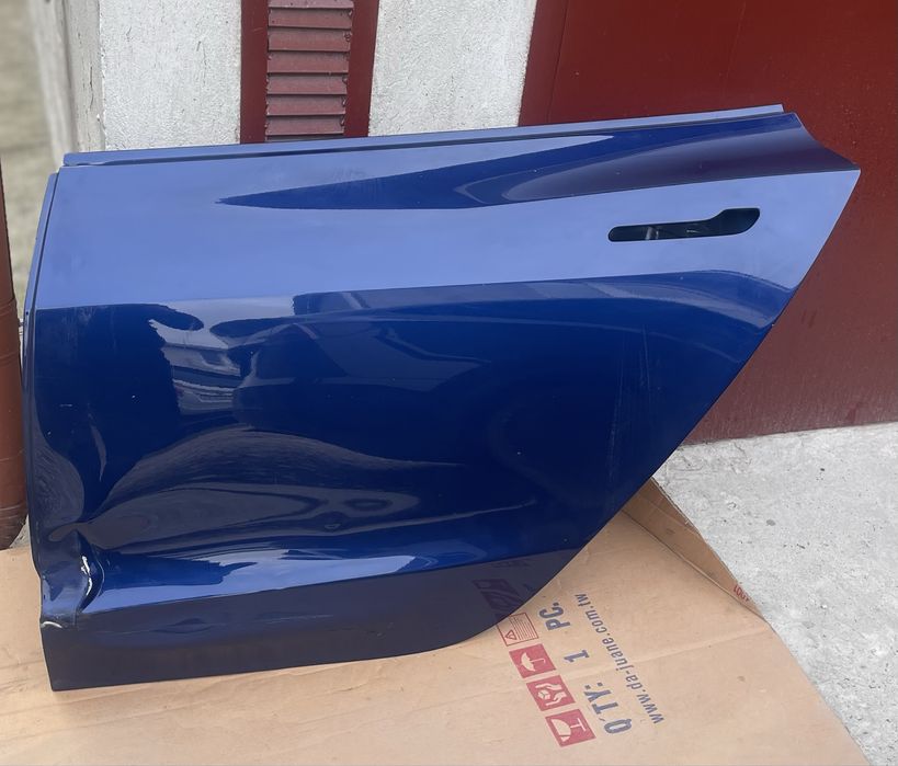 Двері задні ліві Tesla model 3