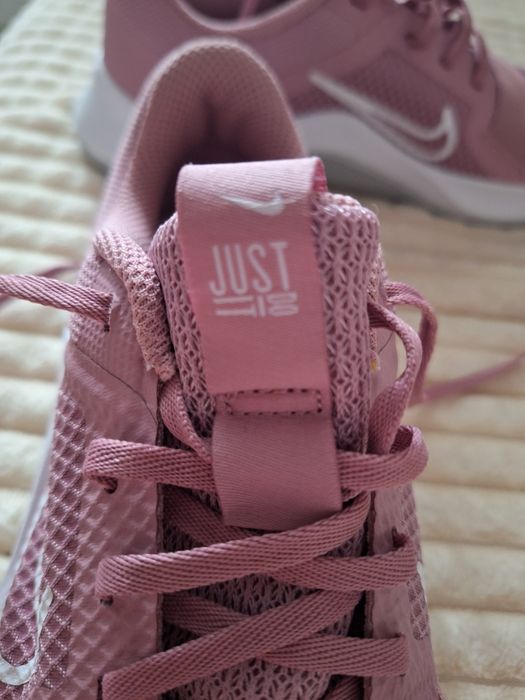 Кросівки жіночі Nike