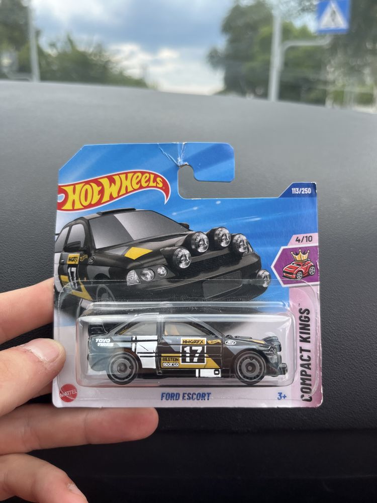 Hot wheels ford escort compact kings