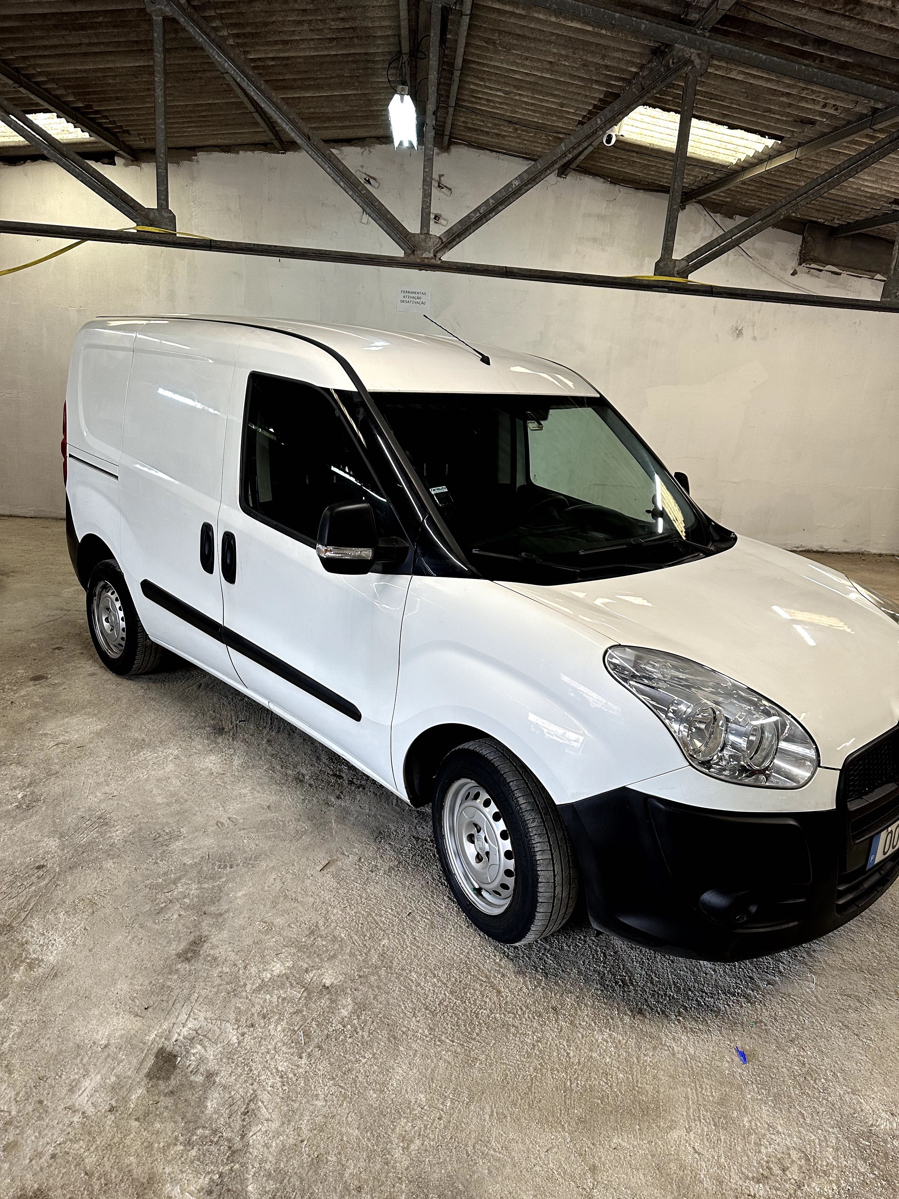 Fiat Doblo 1.3 Multijet 2012 – Económica, Fiável e Bem Estimada