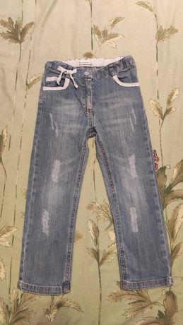 Стильные модные джинсы с тёркой на 3-4 года в хорошем состоянии!