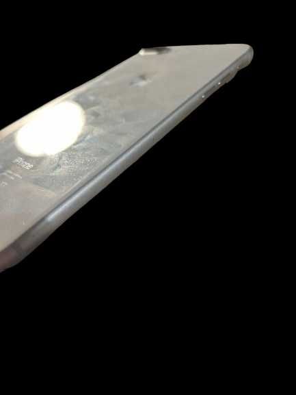IPhone 8 Plus stan idealny małe pęknięcie przy aparacie