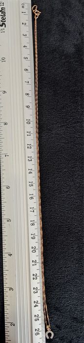 Złoty elegancki łańcuszek