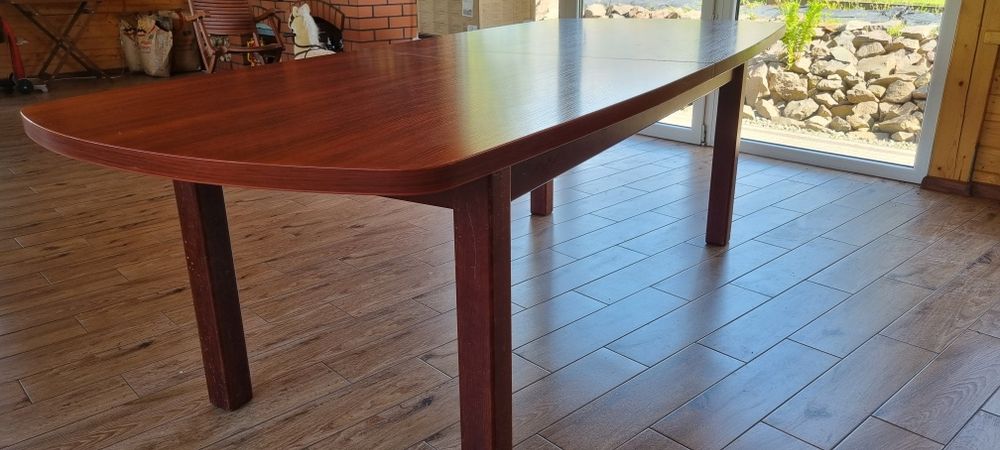 Stół do jadalni na 8 miejsc