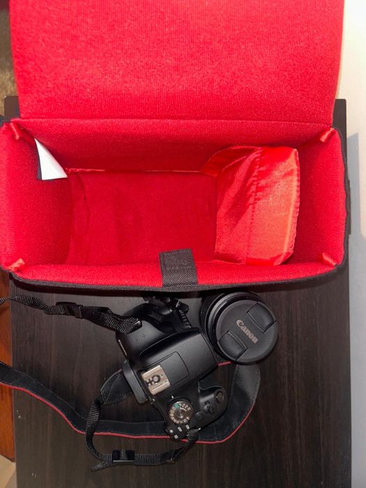 Kit Máquina Fotográfica CANON EOS 2000D