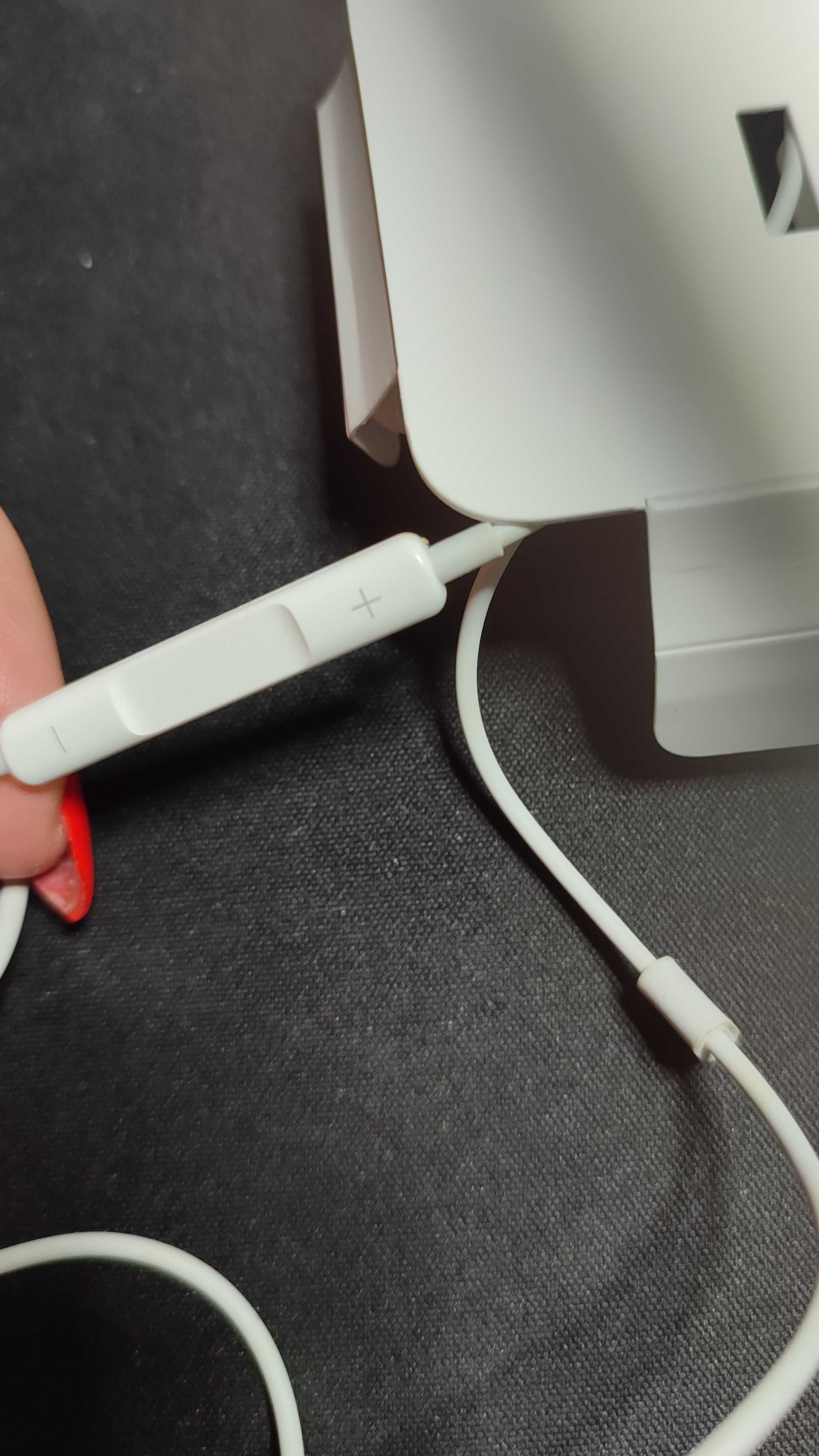 Продам наушники  фирменные 
из Германии  EarPods Lightning