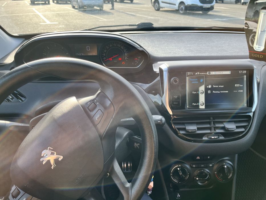 Peugeot 208 2013